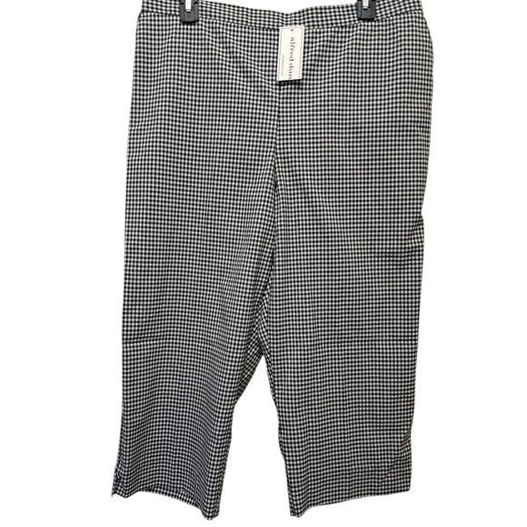 NWT Alfred Dunner Womens Classic Fit Capri Size 14 Black and White with Pockets - Picture 1 of 8